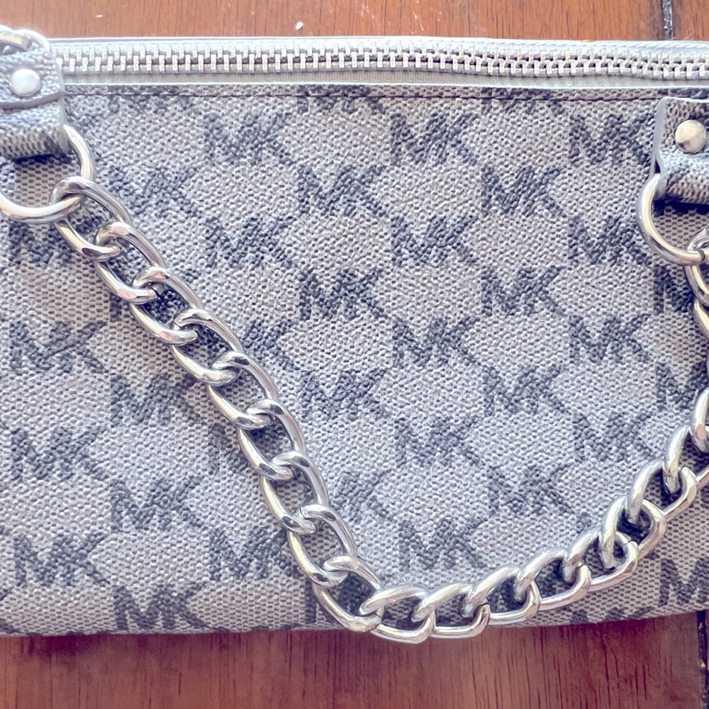 MK clutch